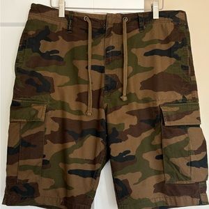 Vans “Off The Wall” Mens Camouflage Cargo Shorts Waist 34 (NWOT)